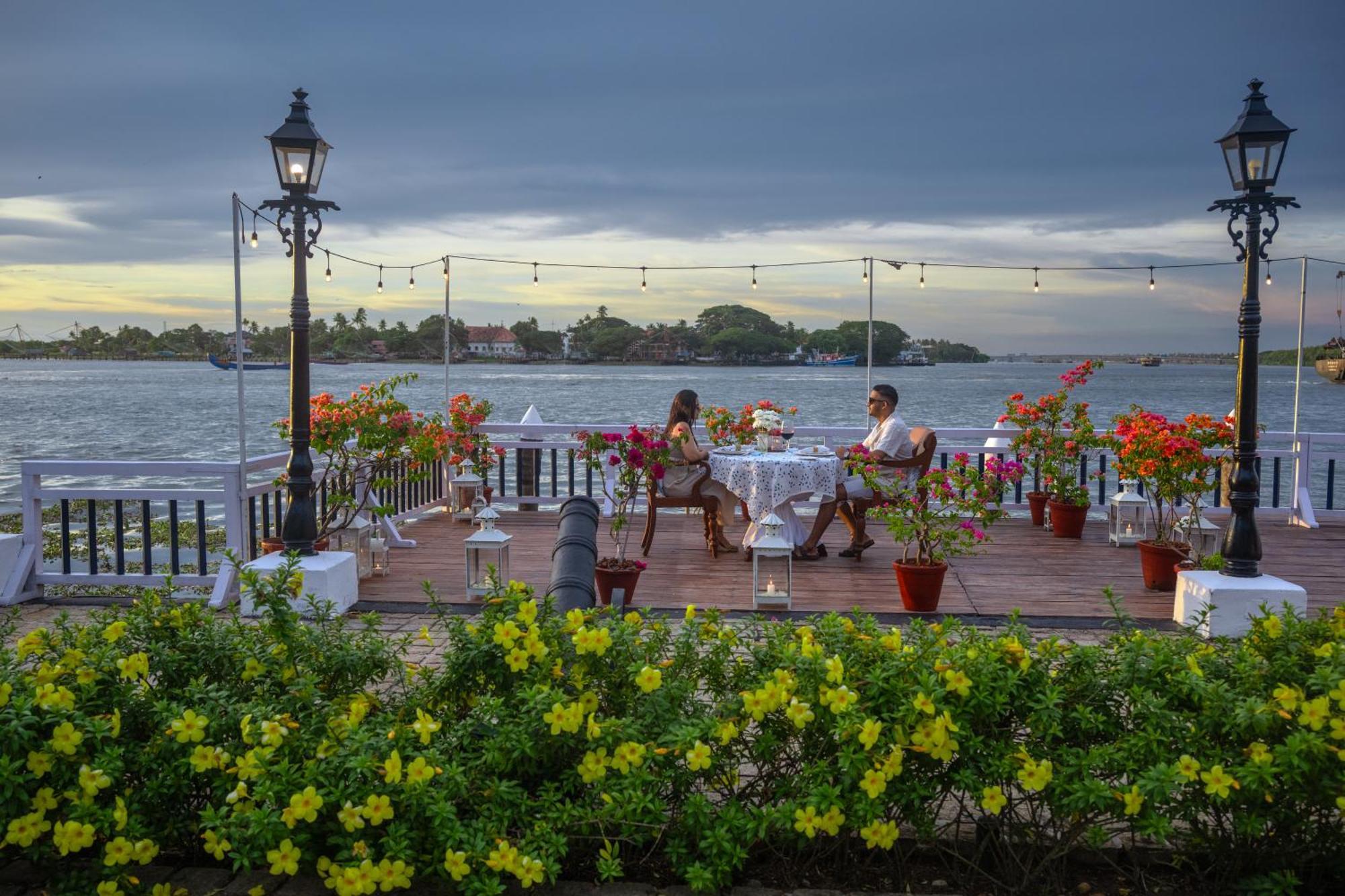 บรุนตัน โบ๊ตยาร์ด - ซีจีเอช เอิร์ธ Hotel Kochi ภายนอก รูปภาพ