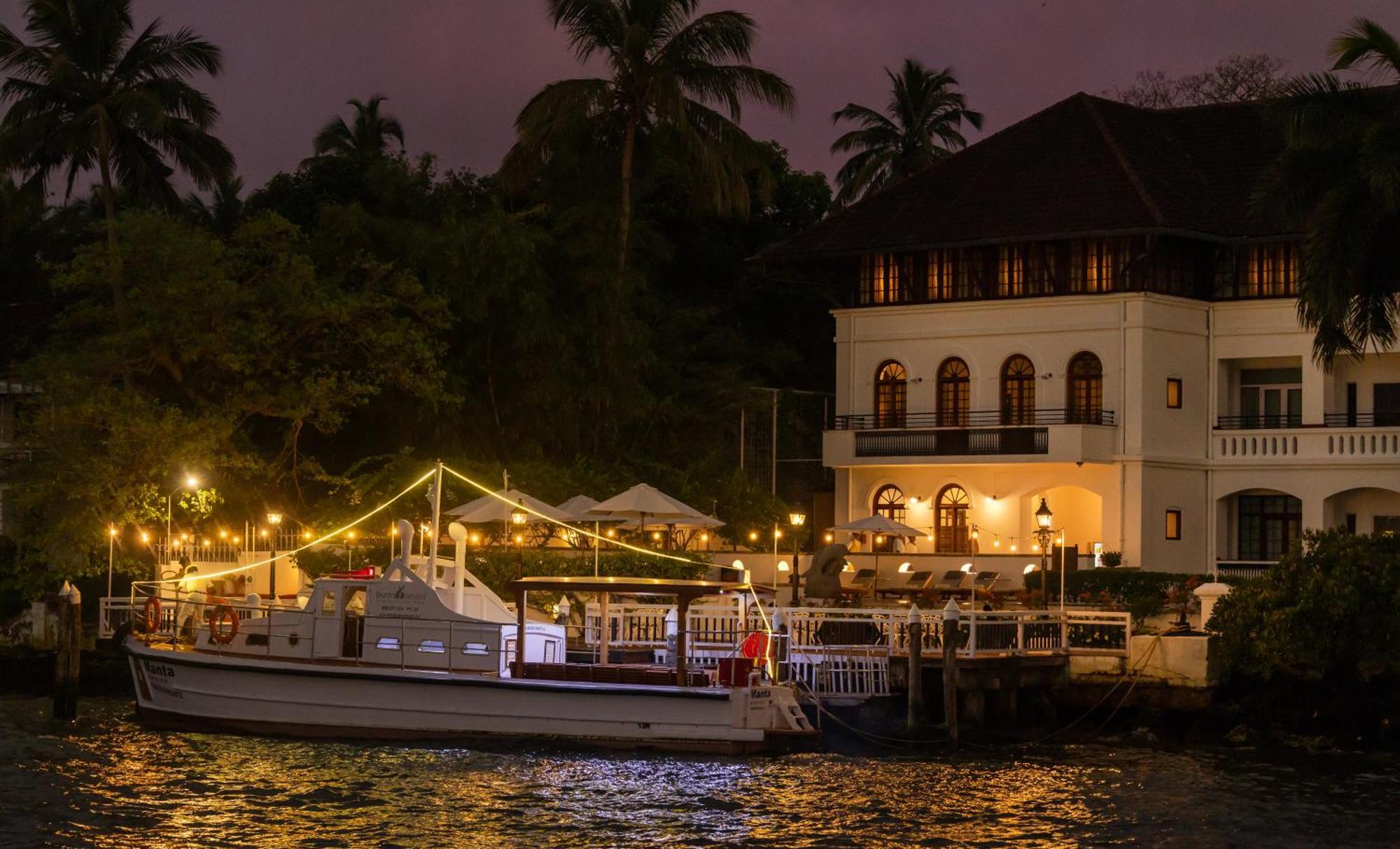 บรุนตัน โบ๊ตยาร์ด - ซีจีเอช เอิร์ธ Hotel Kochi ภายนอก รูปภาพ