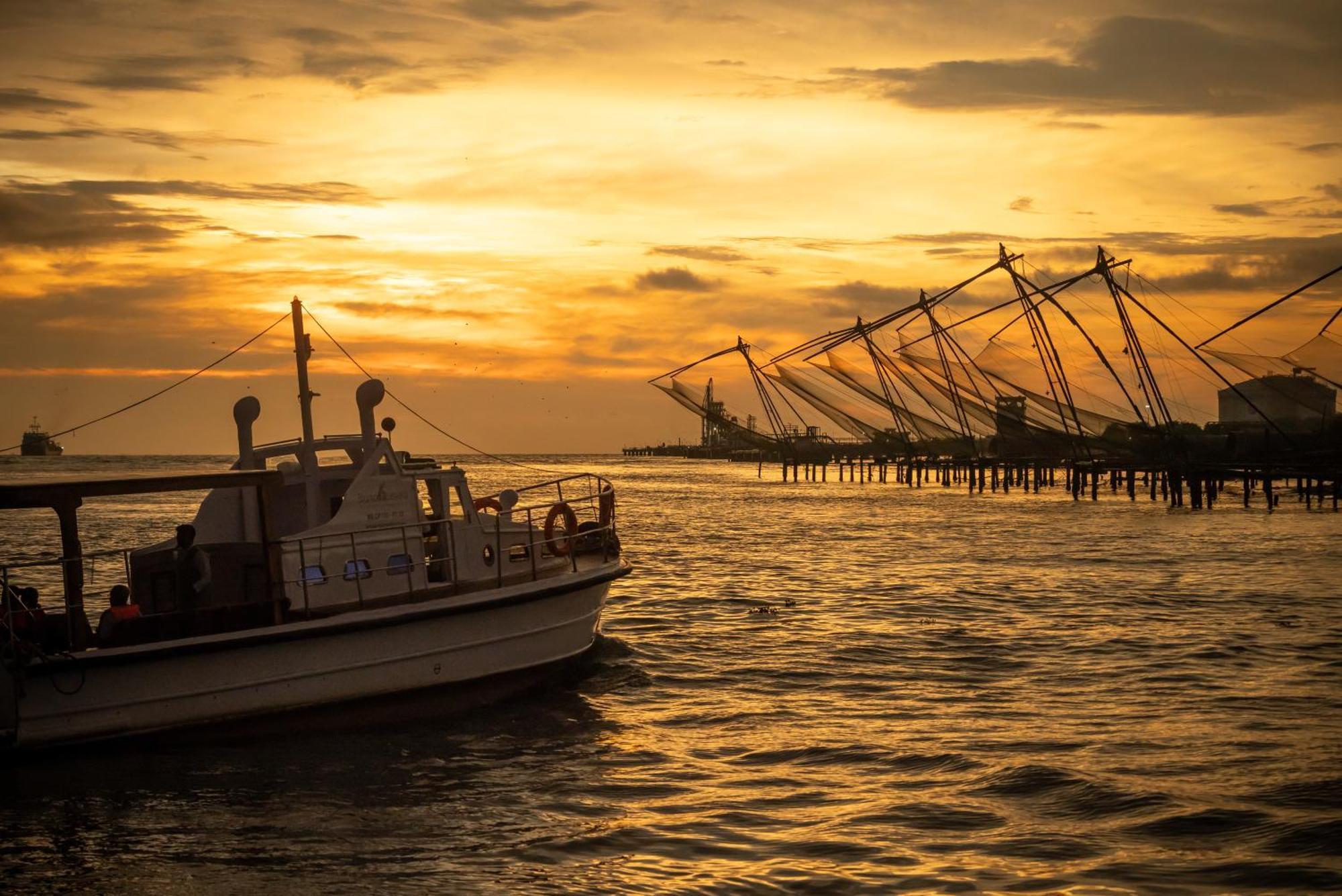 บรุนตัน โบ๊ตยาร์ด - ซีจีเอช เอิร์ธ Hotel Kochi ภายนอก รูปภาพ