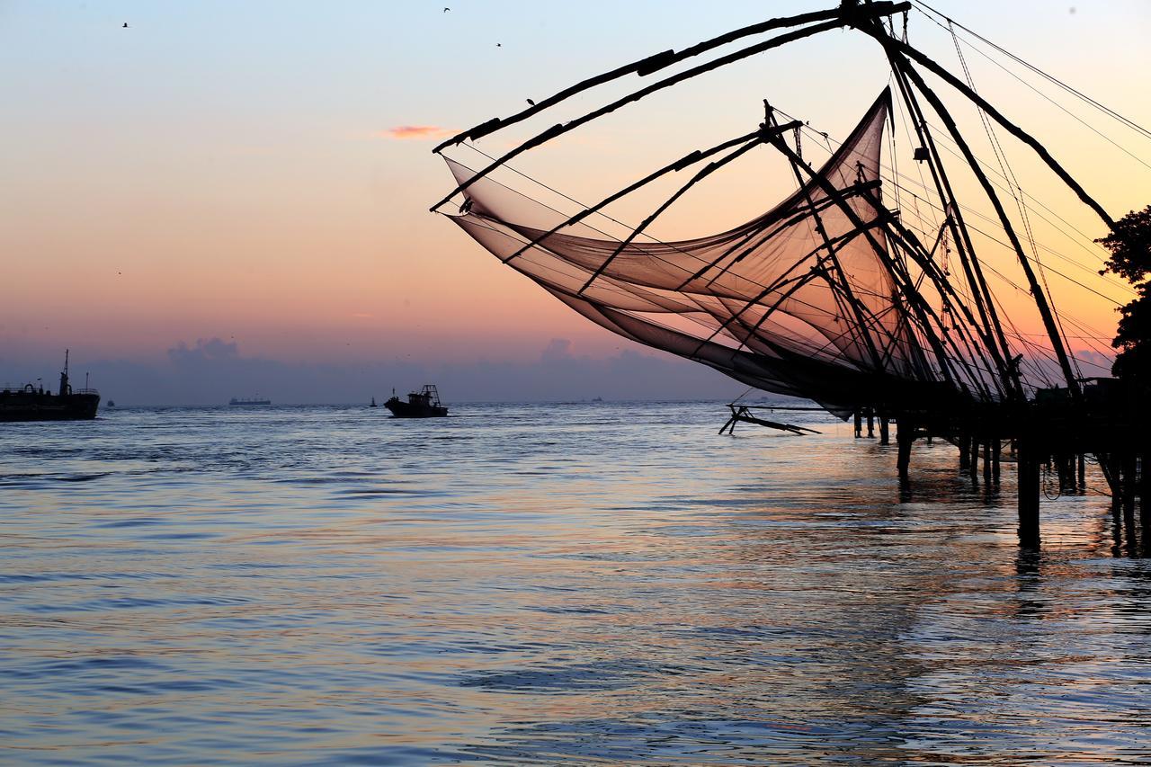 บรุนตัน โบ๊ตยาร์ด - ซีจีเอช เอิร์ธ Hotel Kochi ภายนอก รูปภาพ