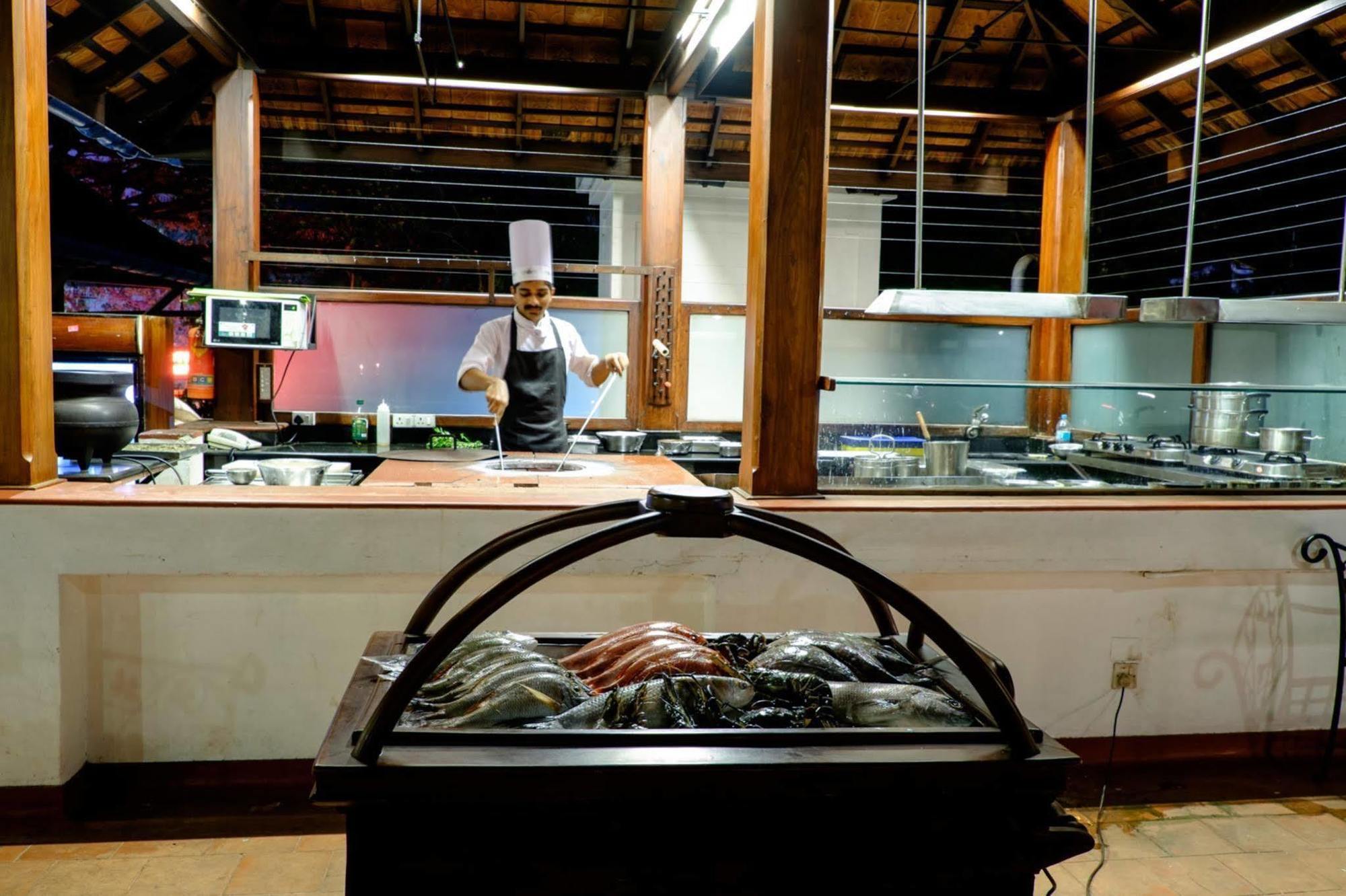 บรุนตัน โบ๊ตยาร์ด - ซีจีเอช เอิร์ธ Hotel Kochi ภายนอก รูปภาพ